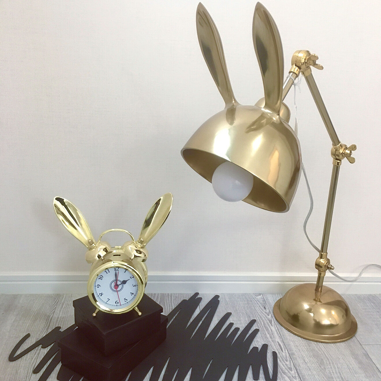 EarCharm - Guld Bordlampe med Kanintema