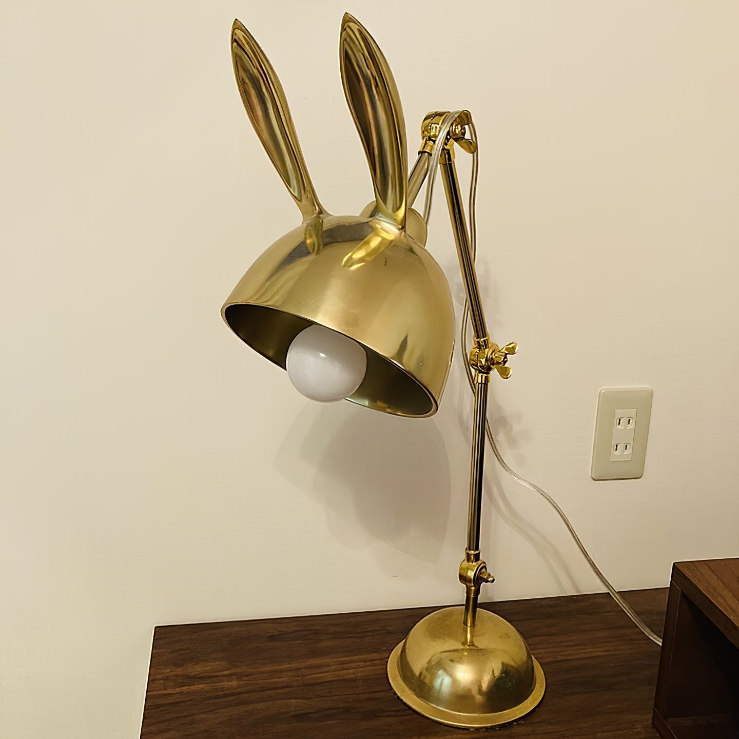 EarCharm - Guld Bordlampe med Kanintema