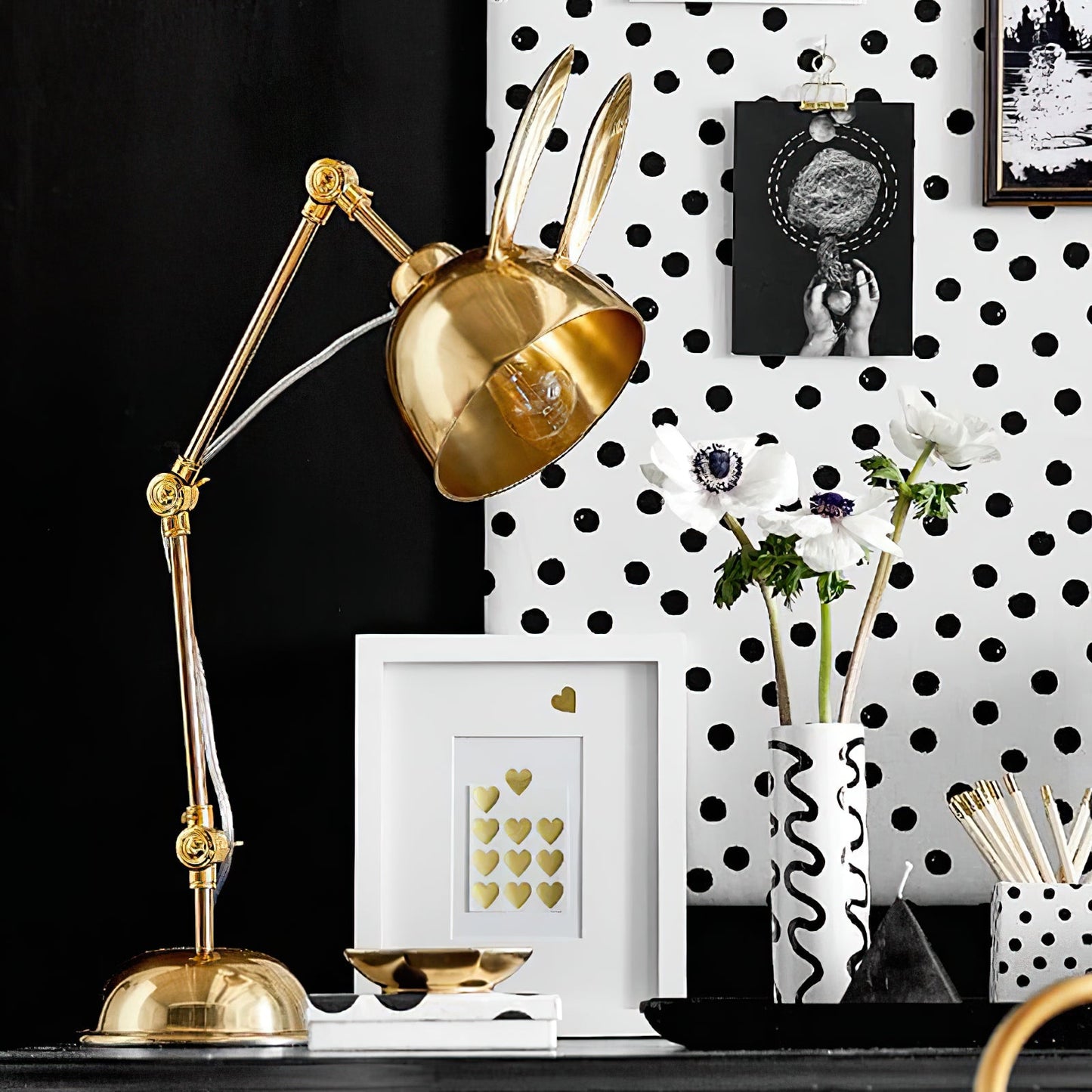 EarCharm - Guld Bordlampe med Kanintema
