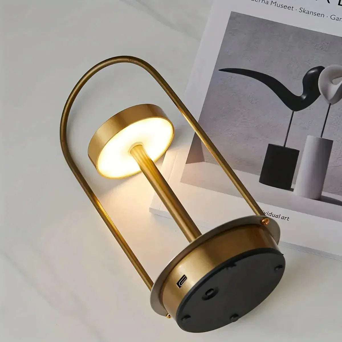 RetroEssence - Vintage bordlampe med tidløs stil