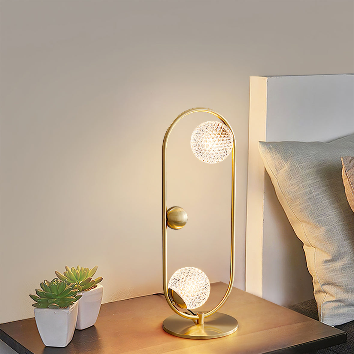 OrbaLight – Unik bordlampe med sfæriske skærme