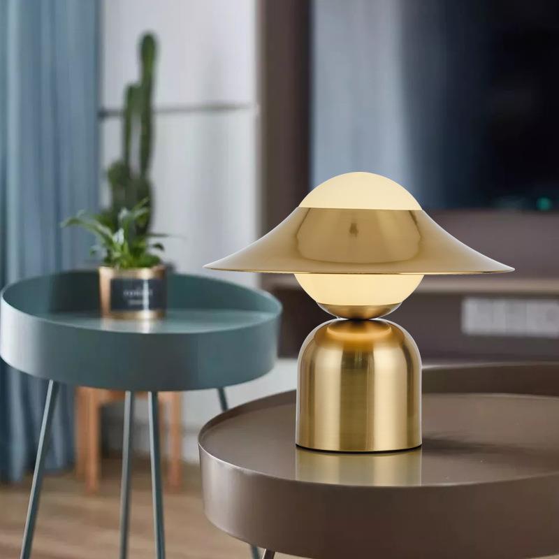 NordicGlow - Guld Stil Bordlampe