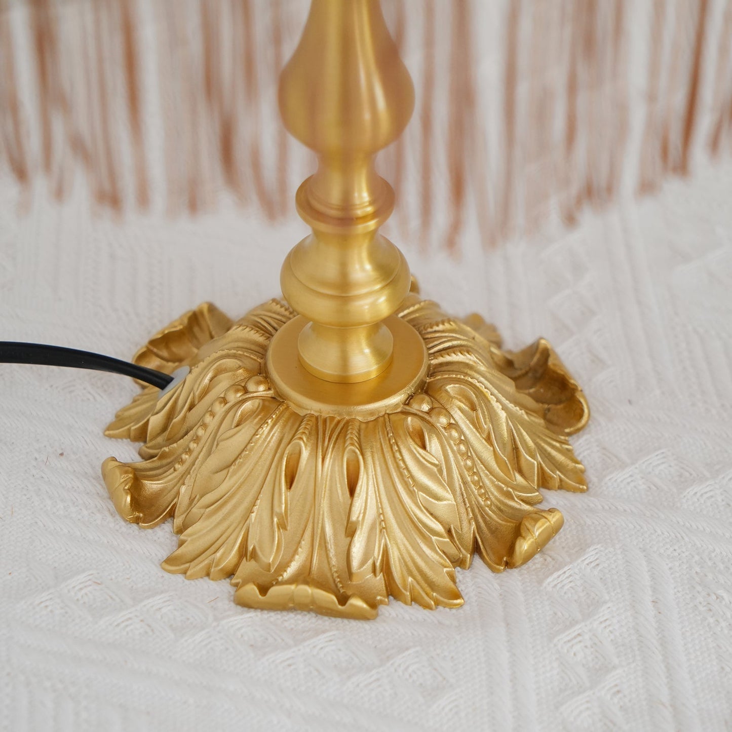 ChicTassel - Moderne bordlampe i messing til en varm atmosfære