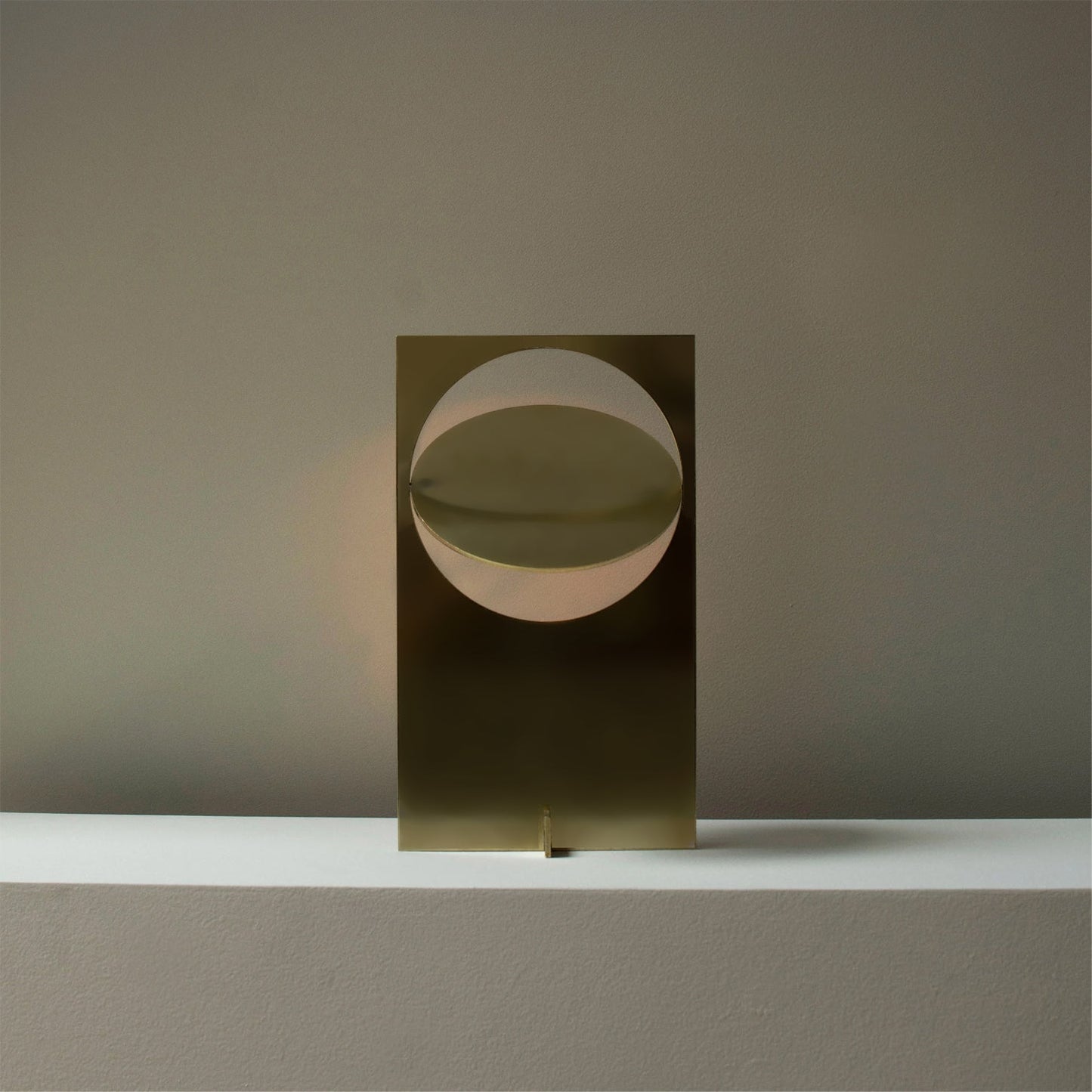 SleekShine - Minimalistisk bordlampe med LED-belysning