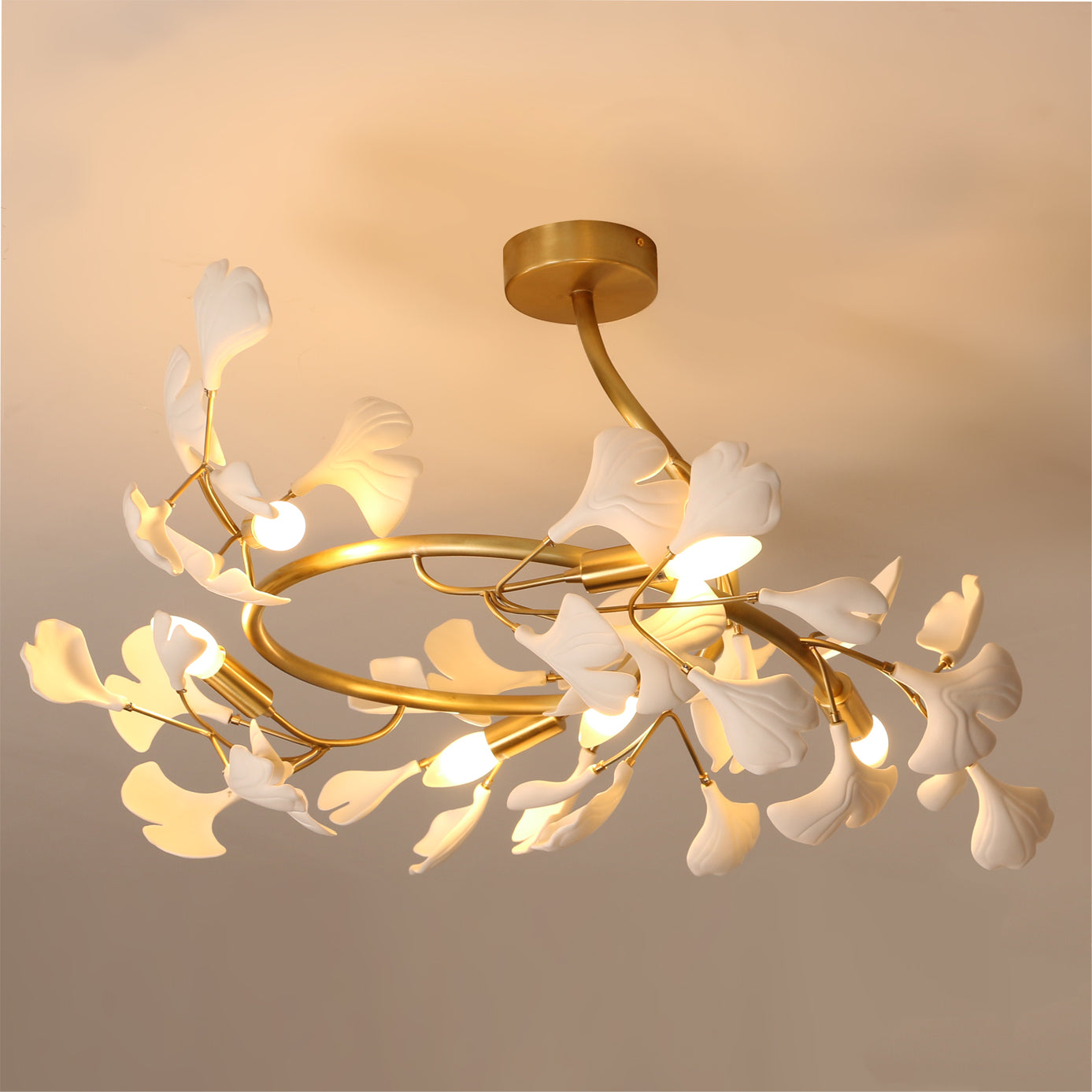 LuxeGingko - Deckenlampe mit Ginkgo-Design und subtiler Beleuchtung