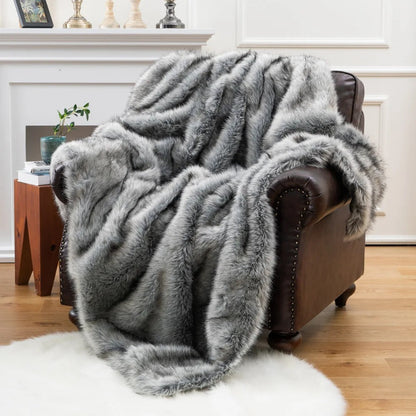 FurAura - Elegant Faux Fur Blanket