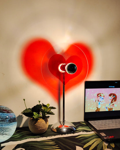 HeartBeam - Bordlampe med metallskjerm og oppladbar LED