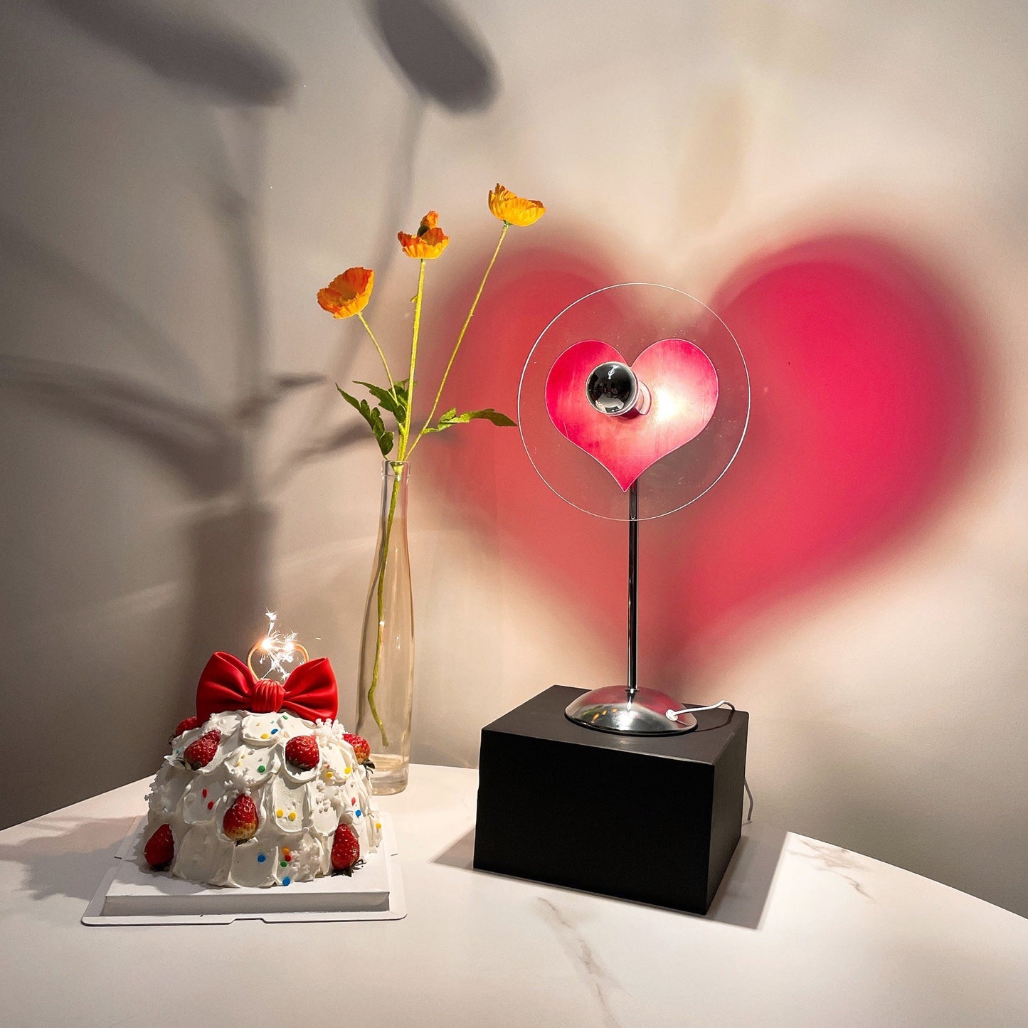 HeartBeam - Bordlampe med metallskjerm og oppladbar LED