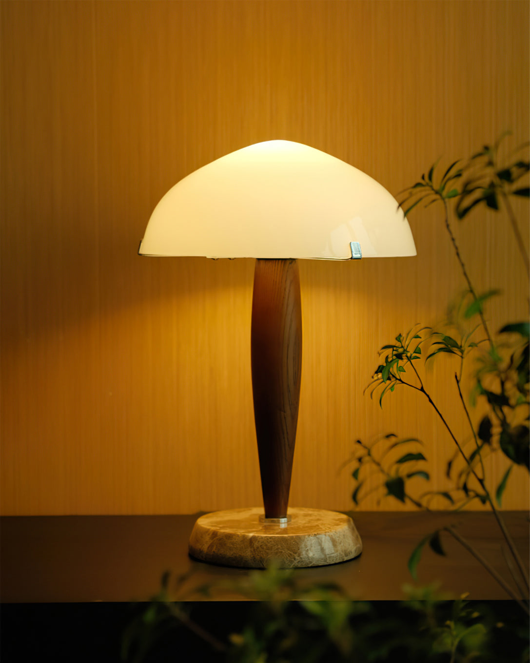 ClassicIllume – Bordlampe med kombination af marmor og glas
