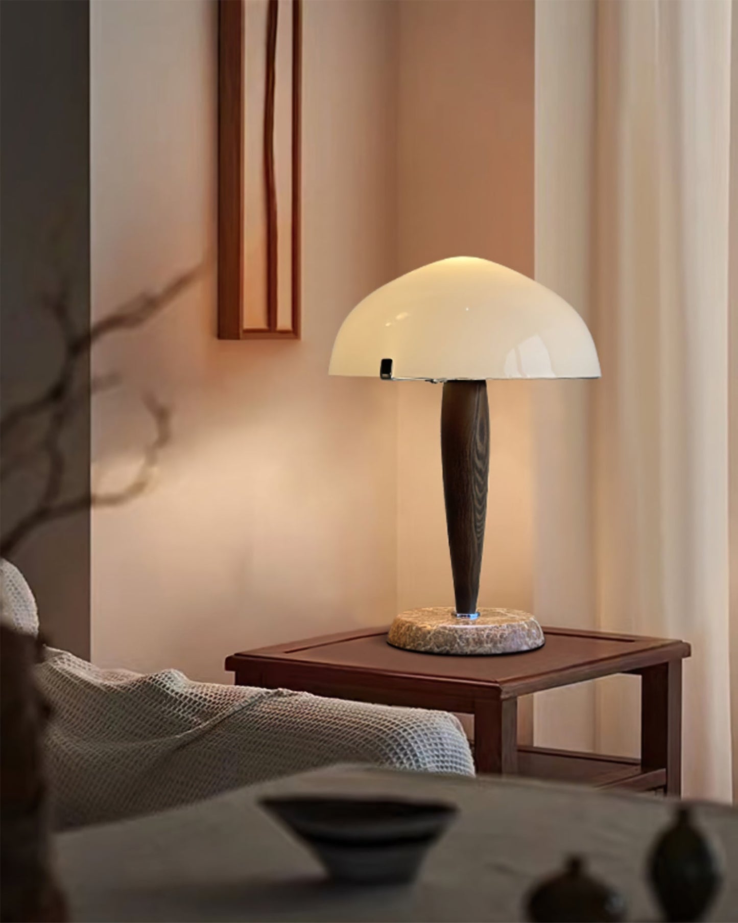 ClassicIllume – Bordlampe med kombination af marmor og glas