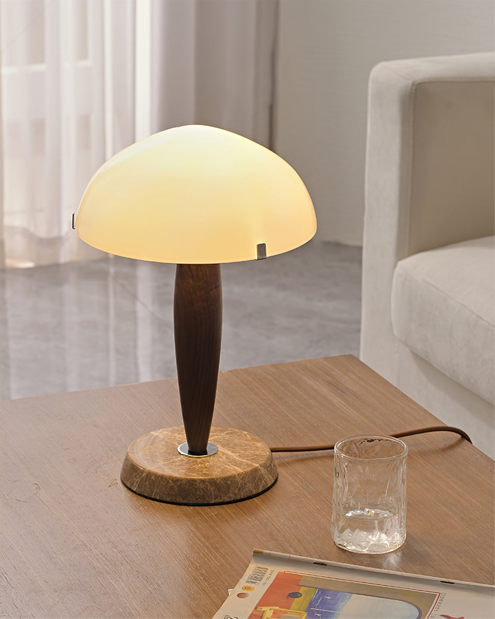 ClassicIllume – Bordlampe med kombination af marmor og glas