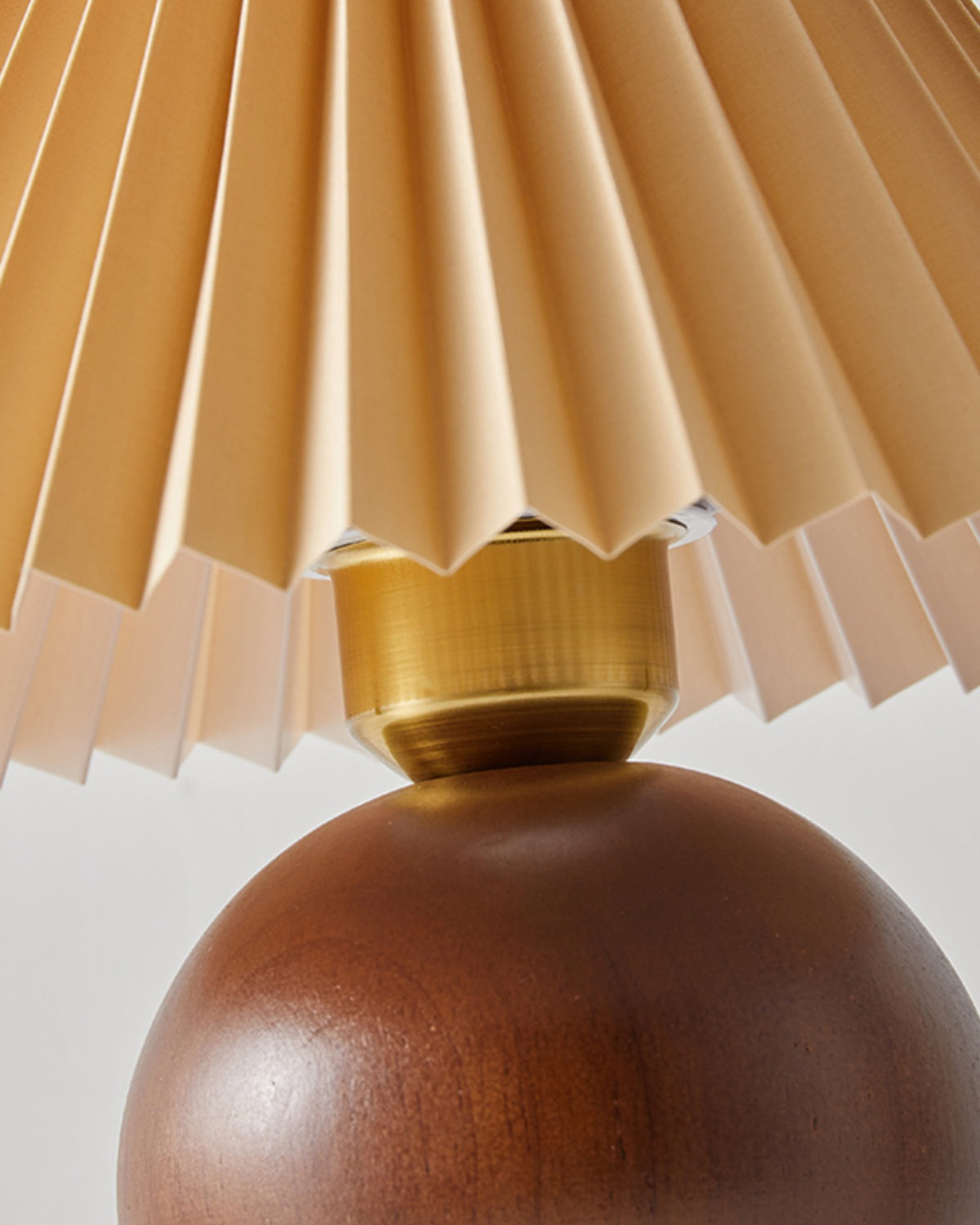 SiennaGlow - Bordlampe med træ- og stofdesign