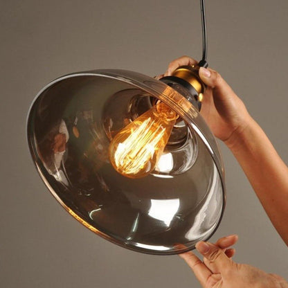 SmokeSphere - Stilvolle industrielle Pendelleuchte aus Glas