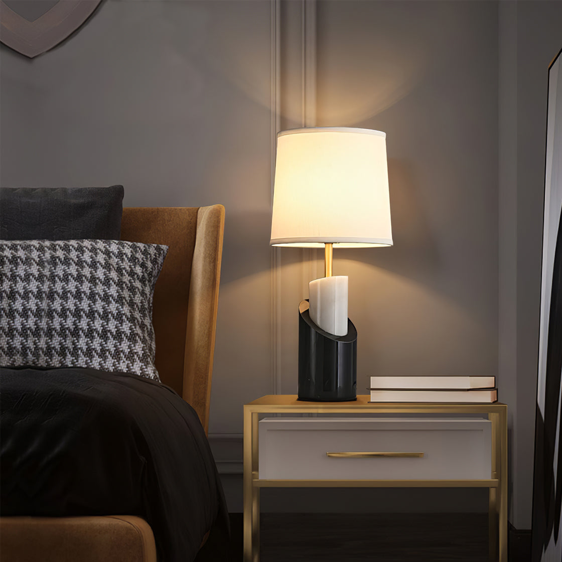 ClassicBrilliance – Marmor bordlampe med messingfinish