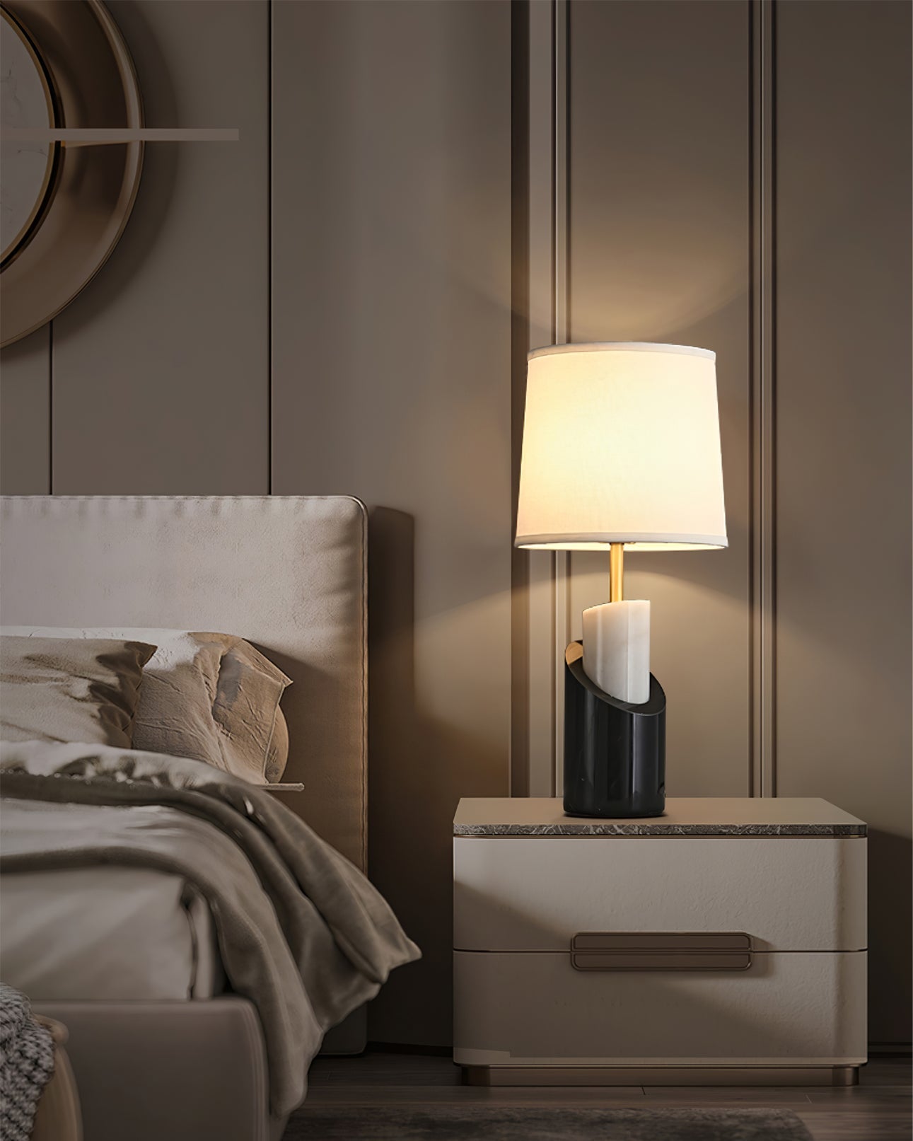 ClassicBrilliance – Marmor bordlampe med messingfinish