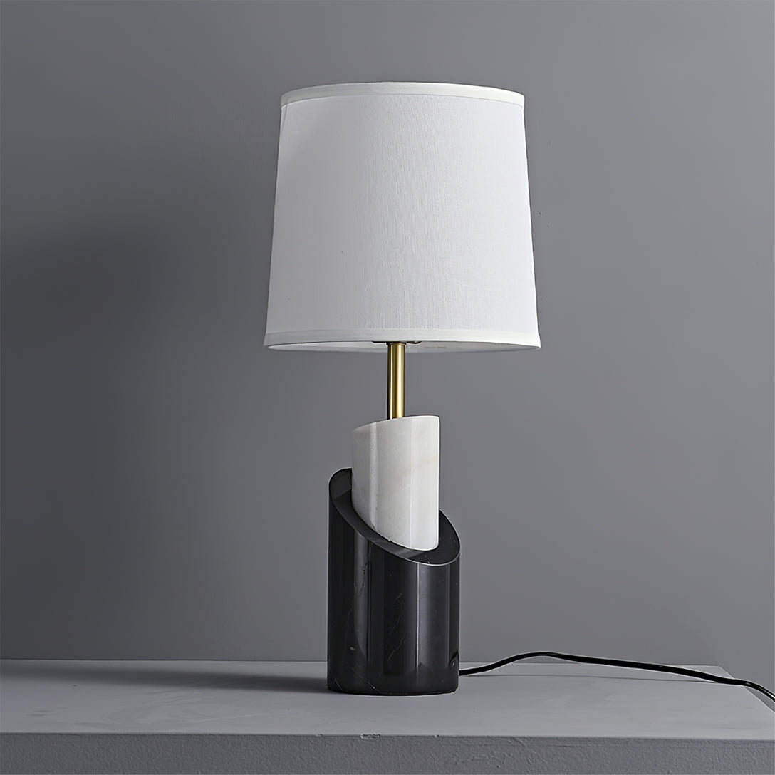 ClassicBrilliance – Marmor bordlampe med messingfinish