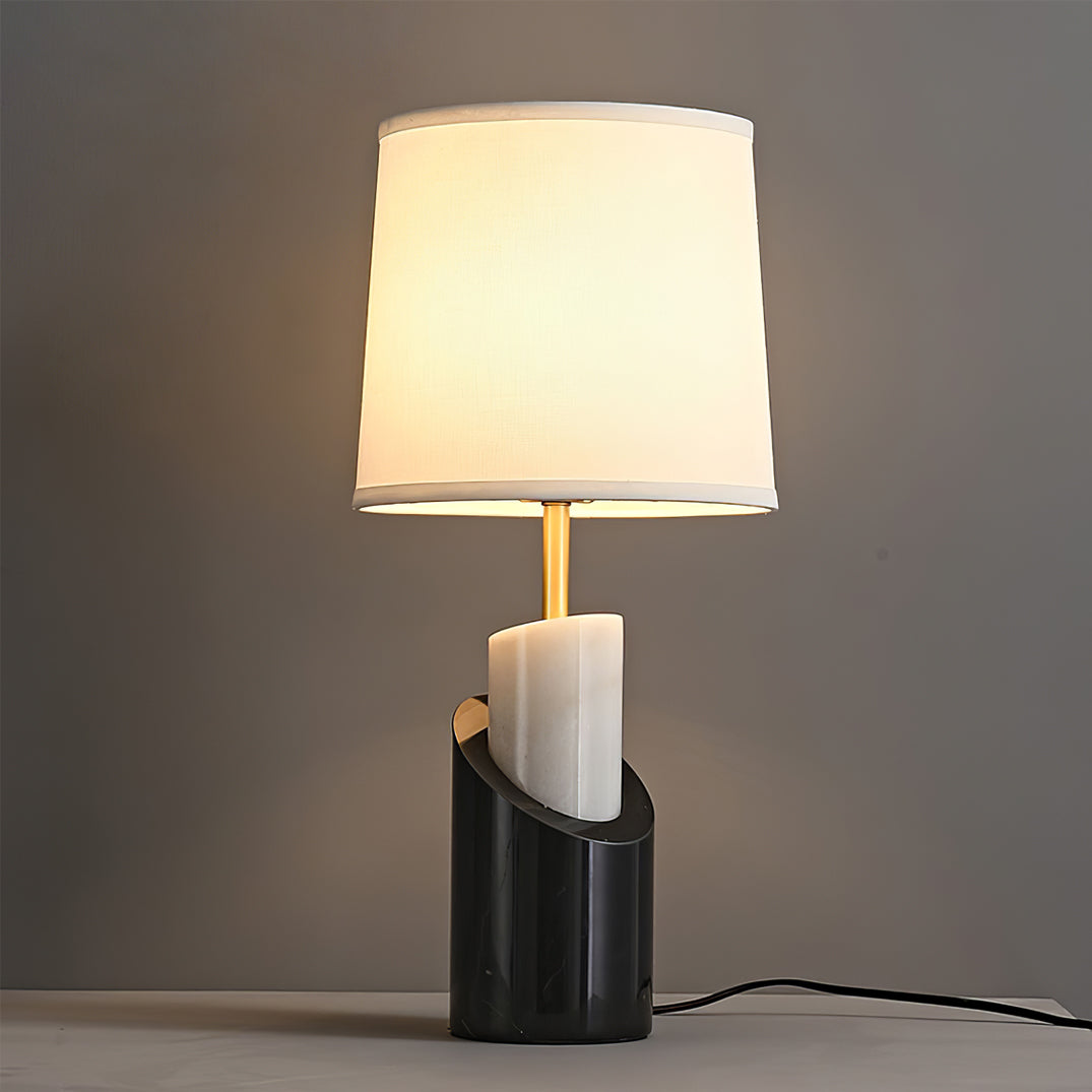 ClassicBrilliance – Marmor bordlampe med messingfinish