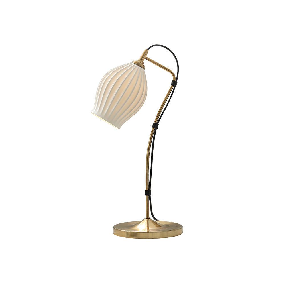 SculpturaLite – Keramisk Bordlampe med Ribbet Struktur