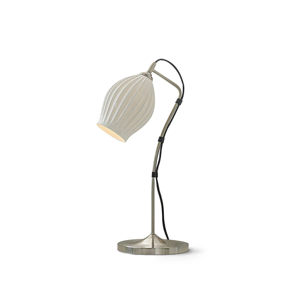 SculpturaLite – Keramisk Bordlampe med Ribbet Struktur