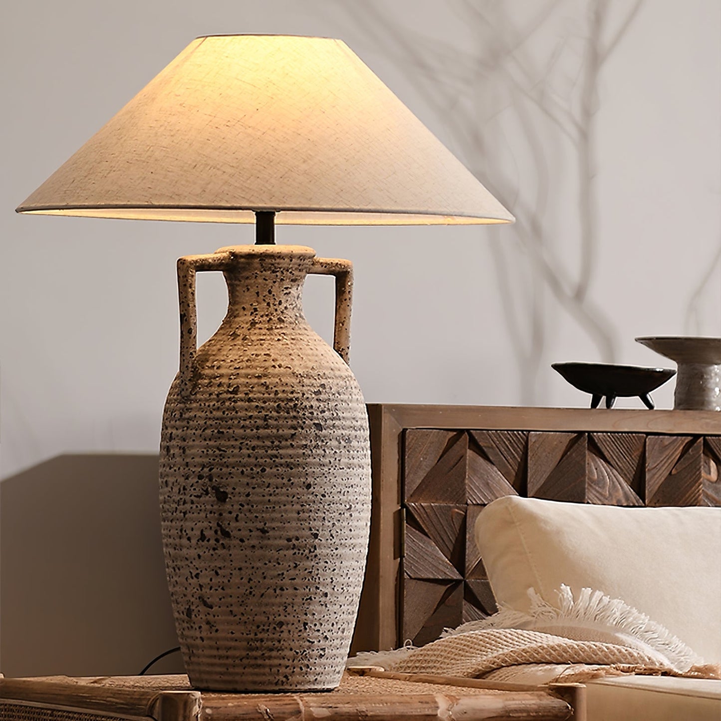 Prikket keramisk bordlampe