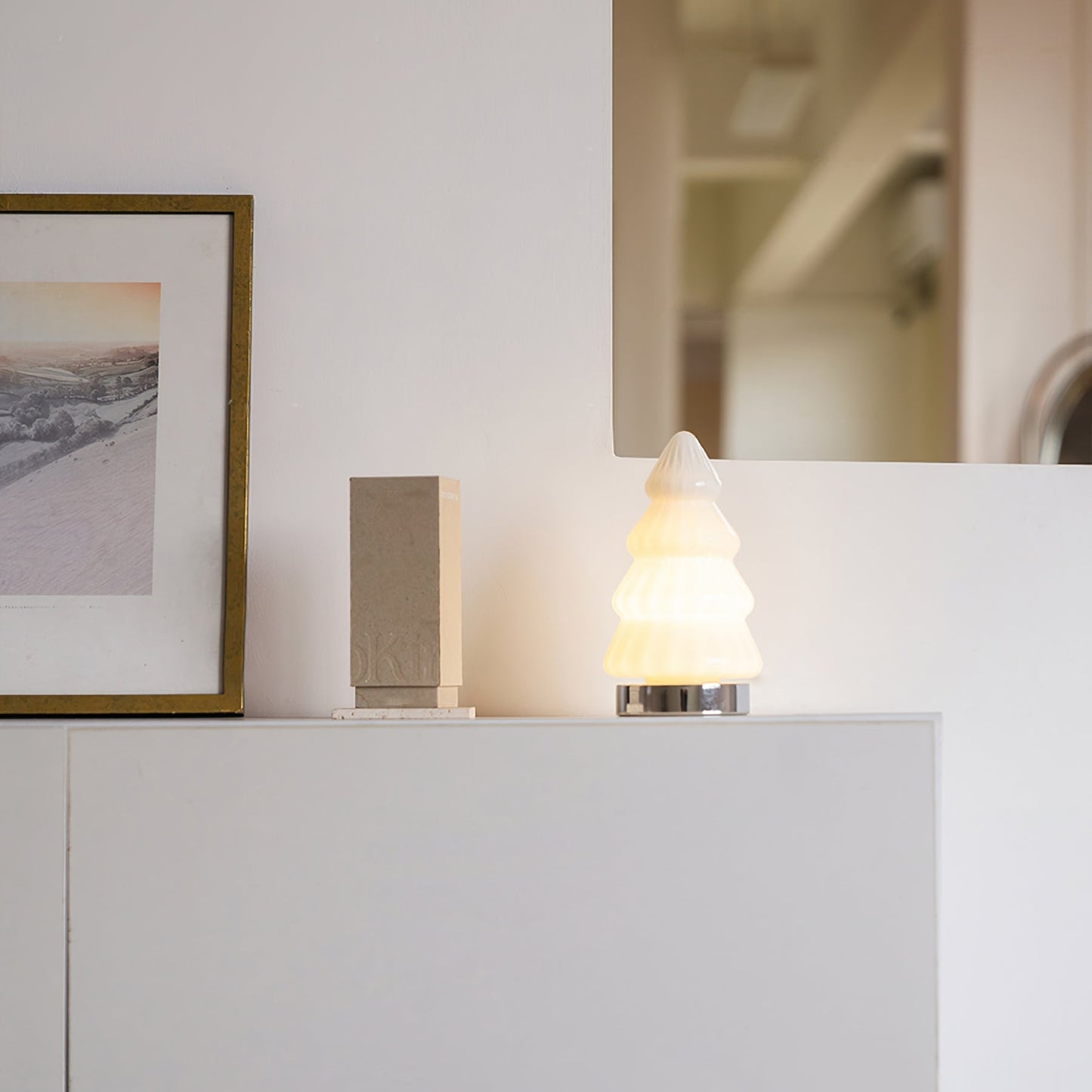 FrostTwig – Elegant bordlampe i træstruktur