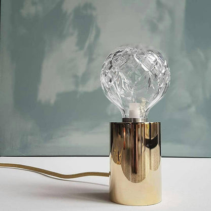 LuxeCrystal - Bordlampe med skinnende krystalkugle og varmt skær