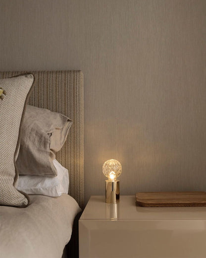LuxeCrystal - Bordlampe med skinnende krystalkugle og varmt skær