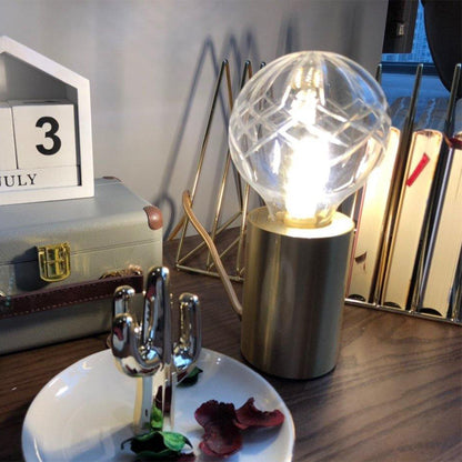 LuxeCrystal - Bordlampe med skinnende krystalkugle og varmt skær