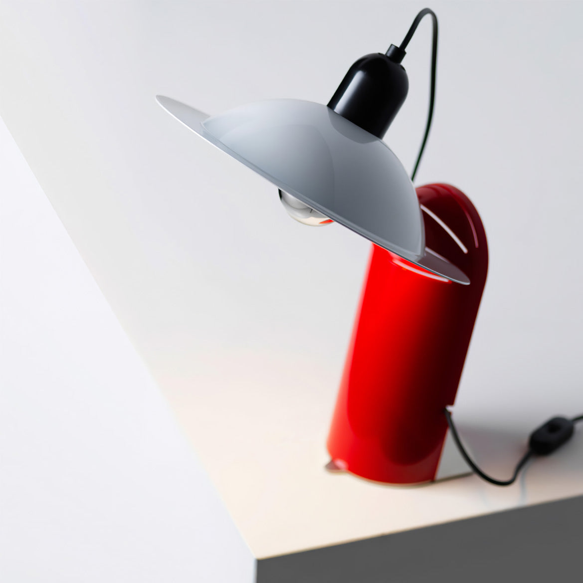 VersaLume – Lampe de table avec abat-jour réglable