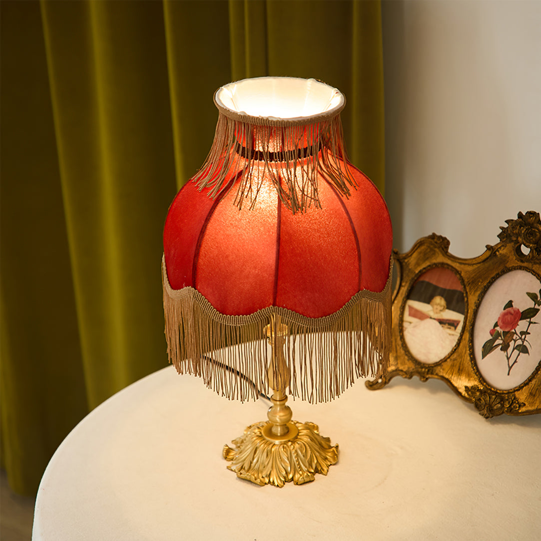 ChicTassel - Moderne bordlampe i messing til en varm atmosfære