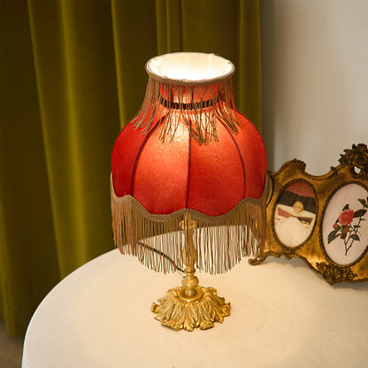 ChicTassel - Moderne bordlampe i messing til en varm atmosfære