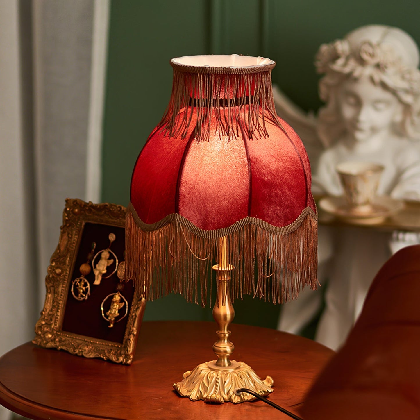 ChicTassel - Moderne bordlampe i messing til en varm atmosfære