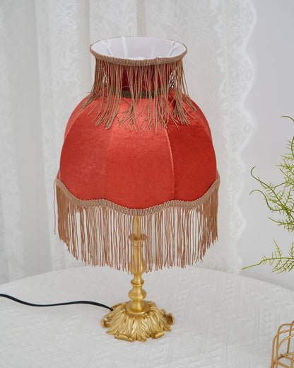 ChicTassel - Moderne bordlampe i messing til en varm atmosfære