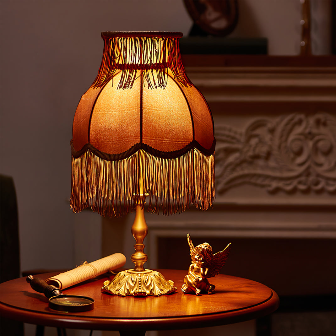ChicTassel - Moderne bordlampe i messing til en varm atmosfære