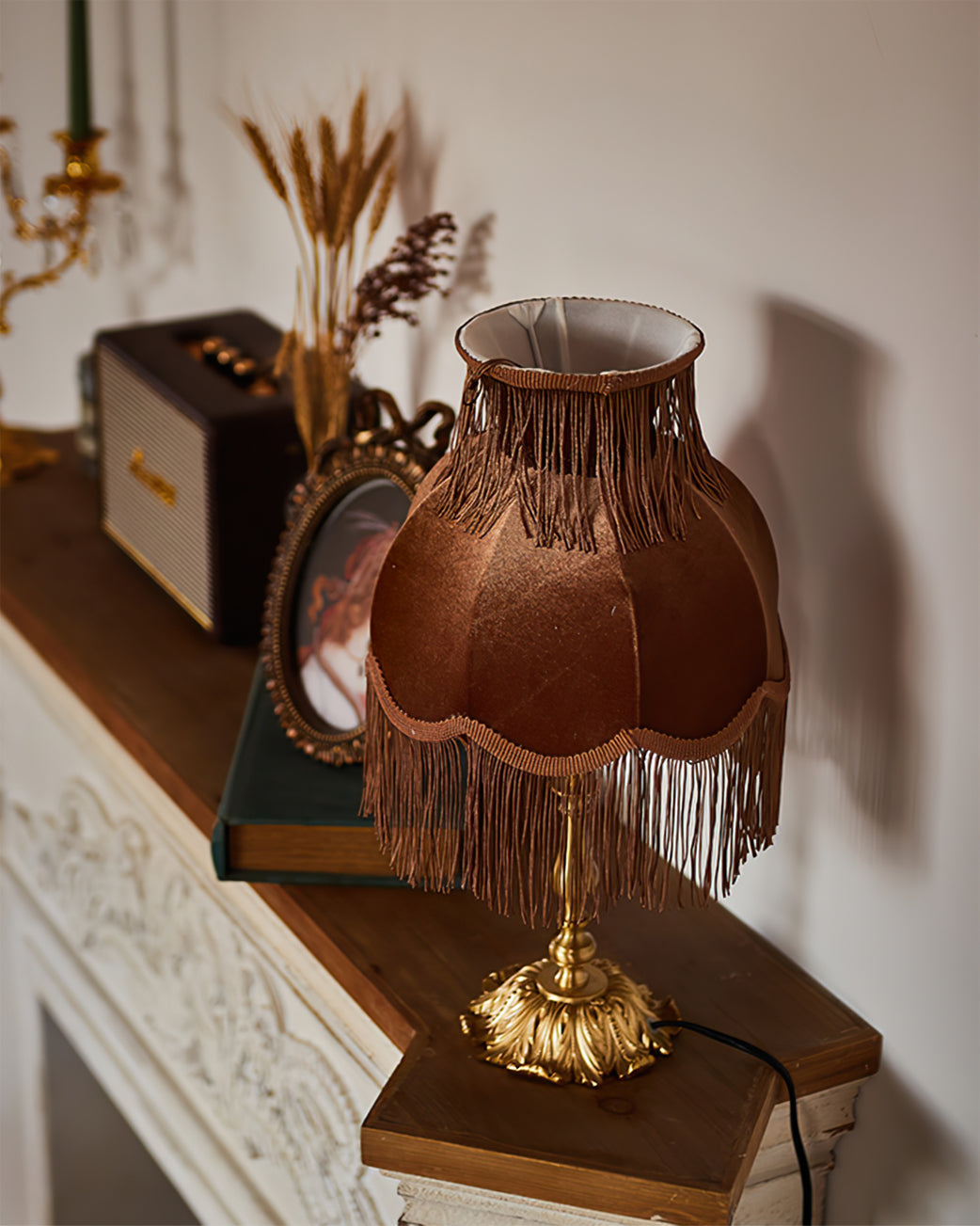 ChicTassel - Moderne bordlampe i messing til en varm atmosfære