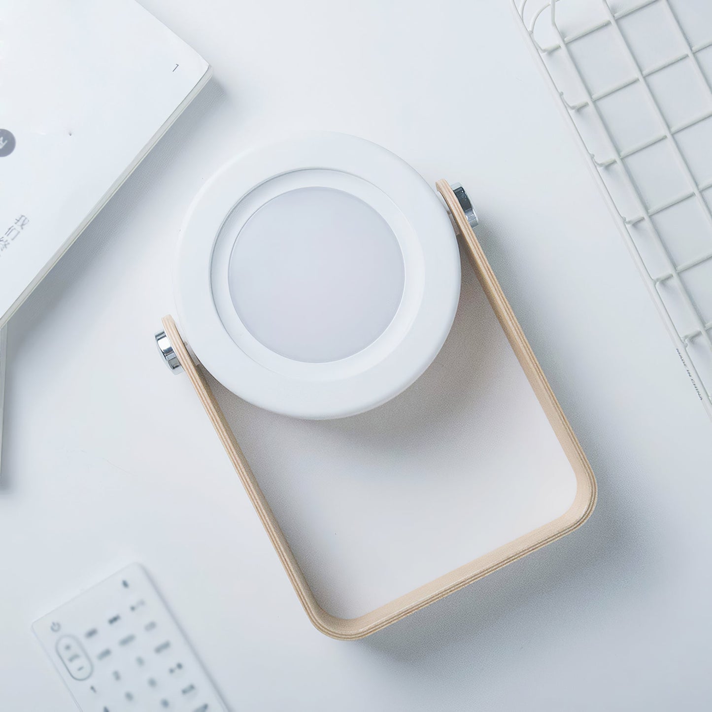 LanternLuxe - Lampe de table lanterne portable avec une lueur chaleureuse et un design élégant
