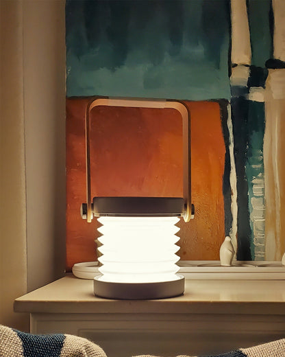 LanternLuxe - Lampe de table lanterne portable avec une lueur chaleureuse et un design élégant