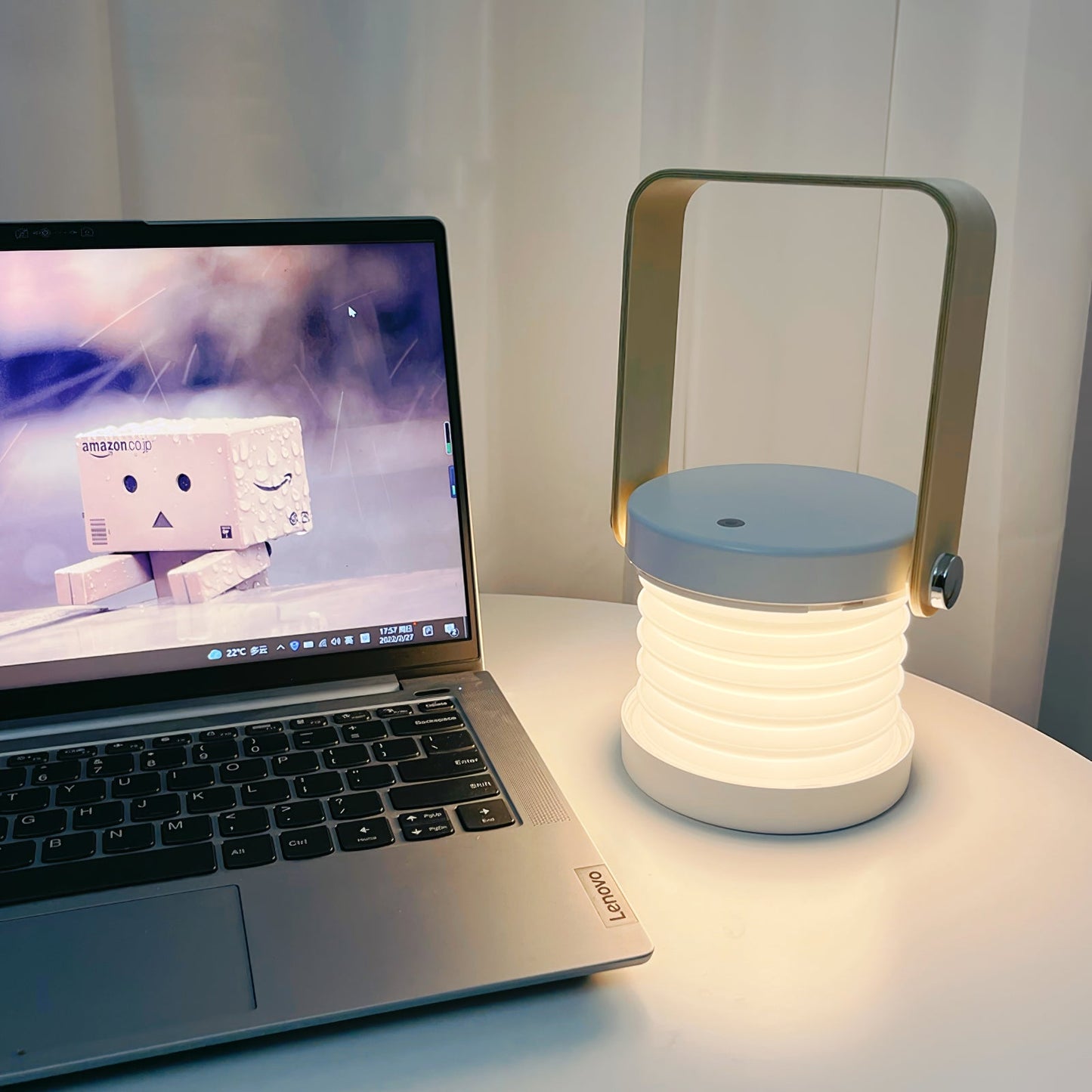 LanternLuxe - Lampe de table lanterne portable avec une lueur chaleureuse et un design élégant