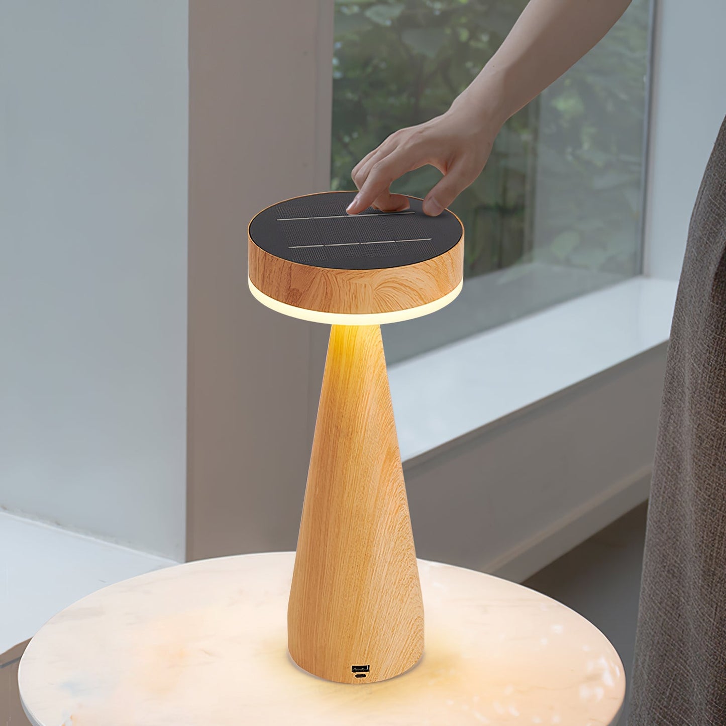 LighthouseLuxe - Bordlampe med genopladelig funktion og havinspiration
