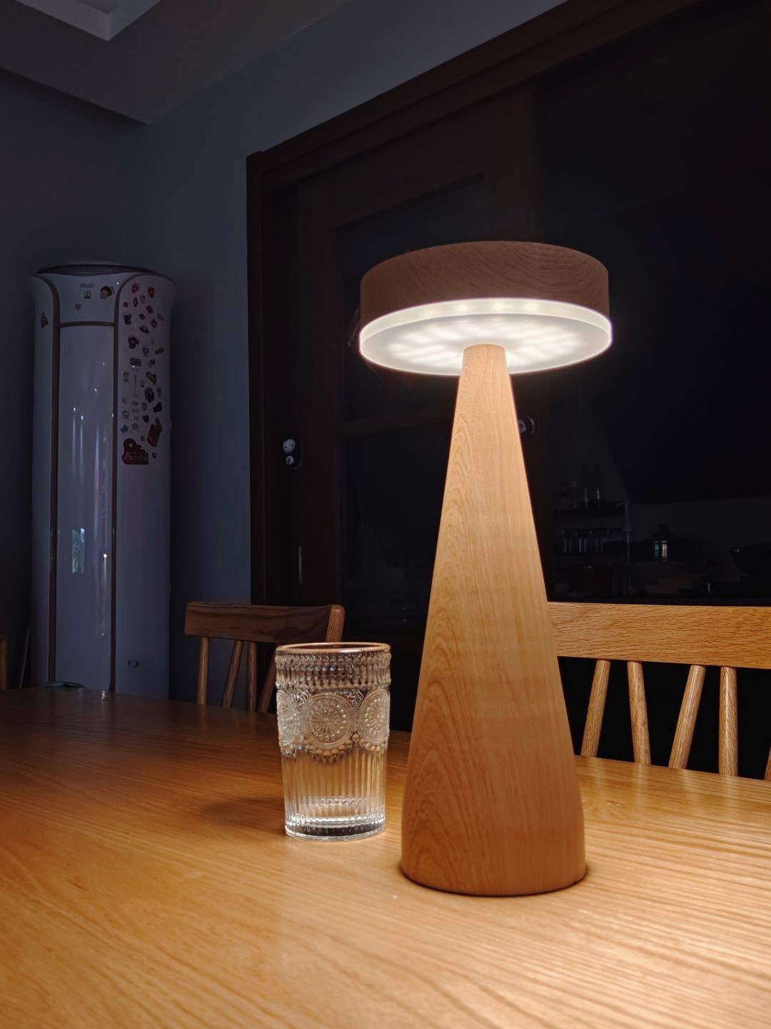 LighthouseLuxe - Bordlampe med genopladelig funktion og havinspiration