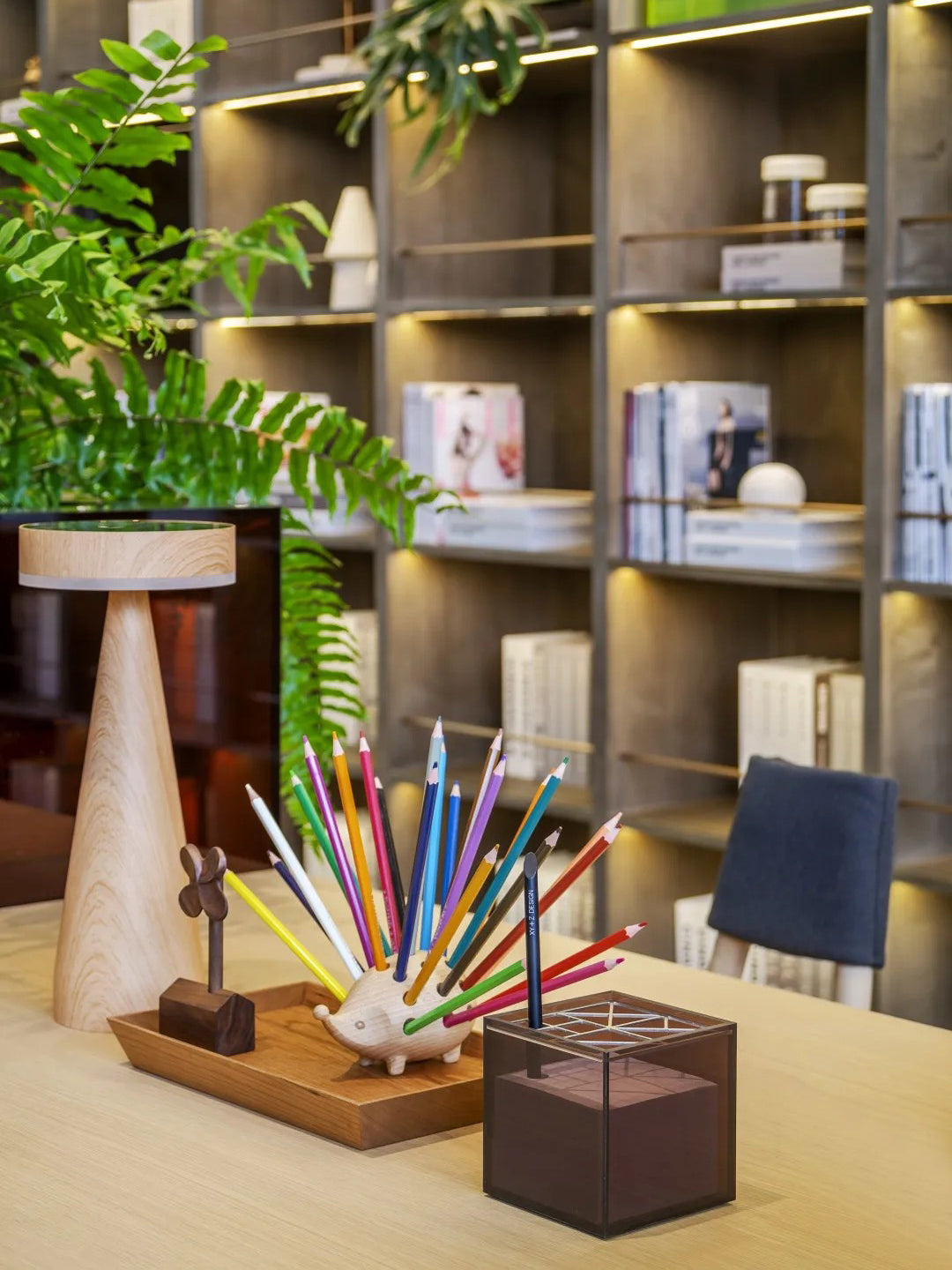 LighthouseLuxe - Bordlampe med genopladelig funktion og havinspiration