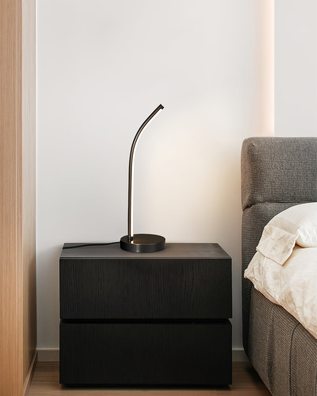 LinearGlow – Minimalistisk bordlampe med dæmpbar LED