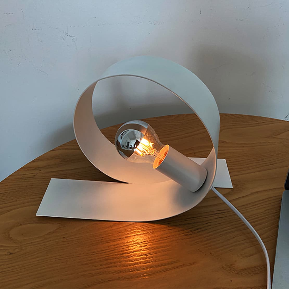 LoopingForm - Lampe de table