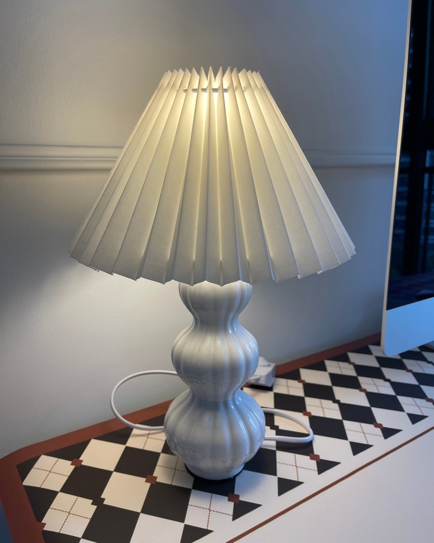 LunaLuxe - Table Lamp with Pleated Style and Pleasant Atmosphere
