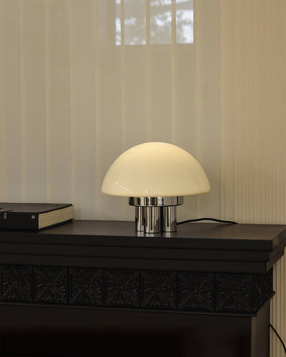 EleganceGlow – Hvid bordlampe med kromfod