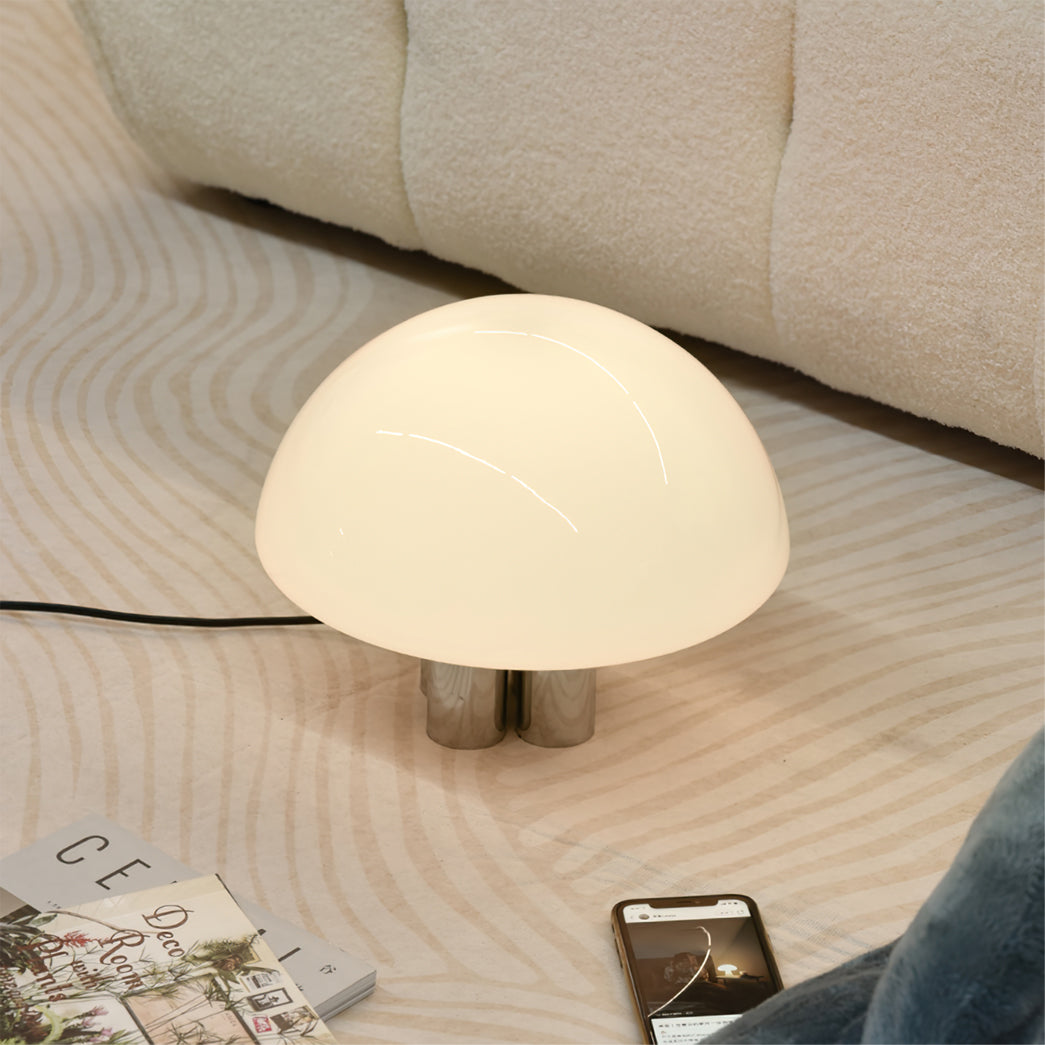 EleganceGlow – Hvid bordlampe med kromfod