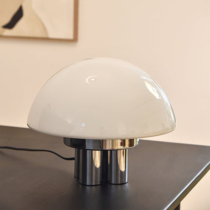 EleganceGlow – Hvid bordlampe med kromfod