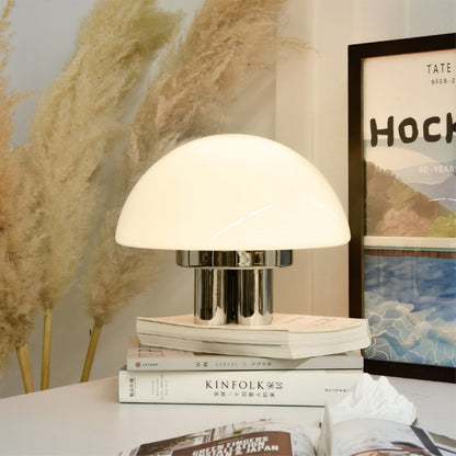 EleganceGlow – Hvid bordlampe med kromfod
