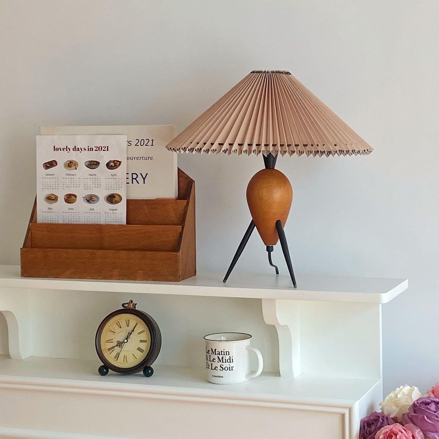 NatureBeam - Tripod LED Lamp with Walnut and Fabric Shade