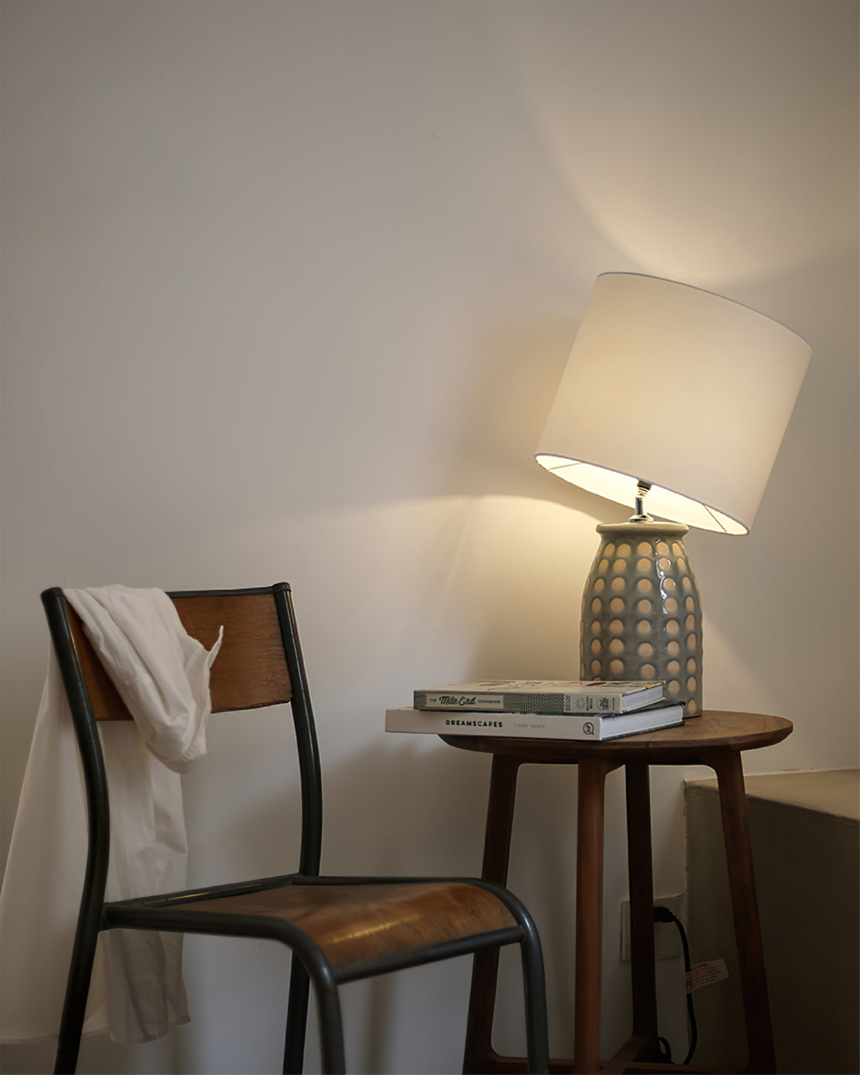 PatternLuxe – Farverig keramisk bordlampe med klassisk design